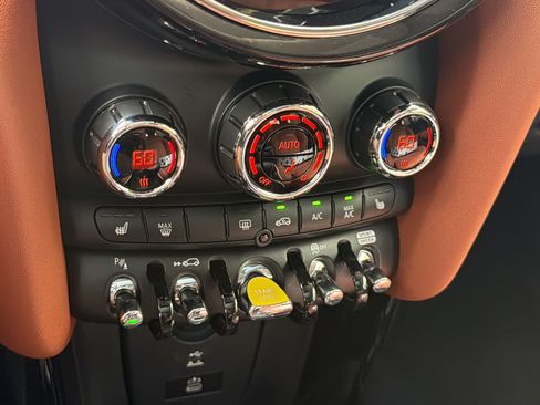 Used 2024 MINI Cooper SE FWD image 17