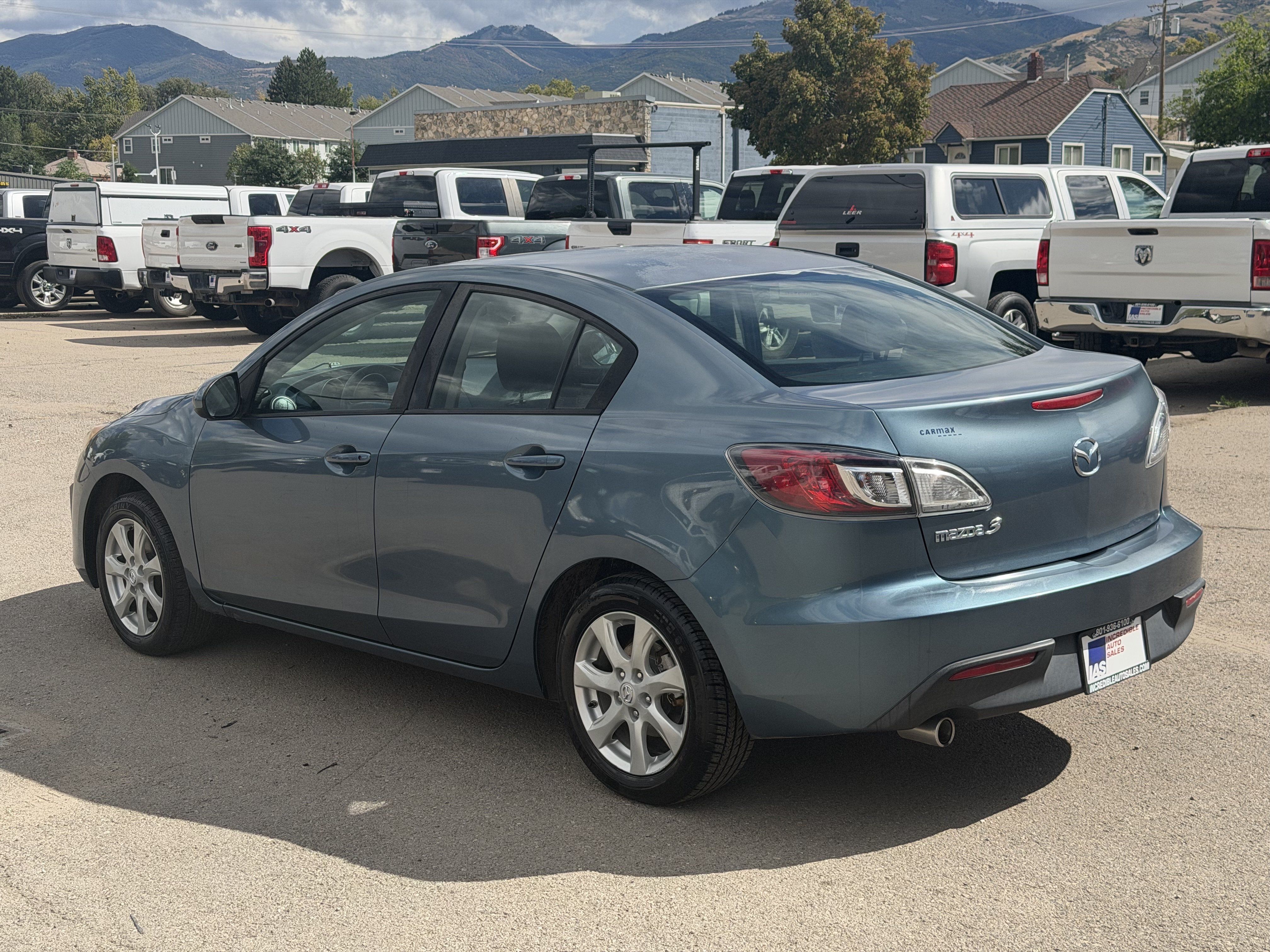 Used 2011 MAZDA MAZDA3 i Touring FWD image 4