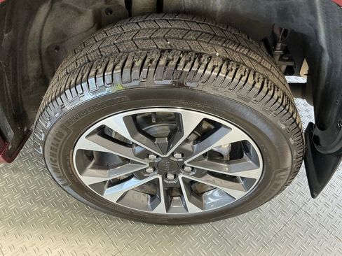 Used 2022 Jeep Grand Cherokee L Overland w/ Advanced Protech Group III AWD/4WD image 96