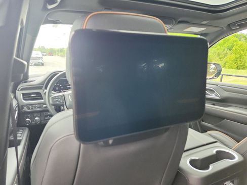 Used 2024 GMC Yukon XL AT4 w/ AT4 Premium Plus Package AWD/4WD image 14