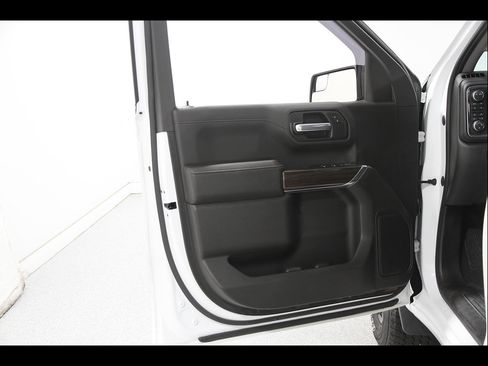 Used 2021 Chevrolet Silverado 1500 LT Trail Boss w/ Bed Protection Package AWD/4WD image 4