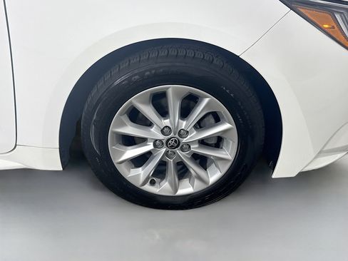 Used 2022 Toyota Corolla XLE FWD image 32