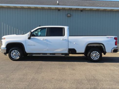 Used 2025 Chevrolet Silverado 2500 LT w/ Convenience Package AWD/4WD image 8