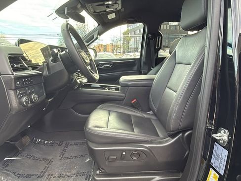 Used 2025 Chevrolet Suburban Z71 image 10