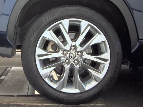 Used 2023 Toyota Highlander Limited image 12