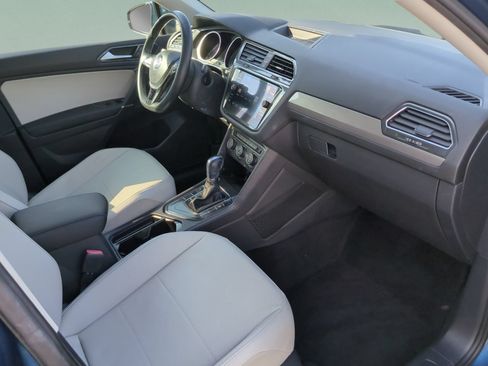 Used 2018 Volkswagen Tiguan SEL FWD image 19