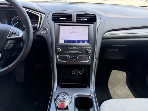 Used 2020 Ford Fusion SE w/ Equipment Group 151A FWD image 16