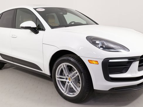 Used 2025 Porsche Macan image 9