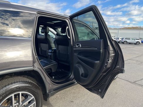 Used 2020 Jeep Grand Cherokee Limited image 23