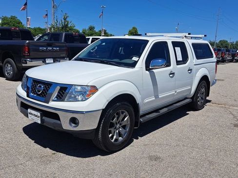 Used 2016 Nissan Frontier SL w/ Moonroof Package AWD/4WD image 6