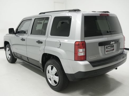 Used 2016 Jeep Patriot Sport image 6