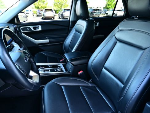Used 2022 Ford Explorer XLT w/ Equipment Group 202A AWD/4WD image 27