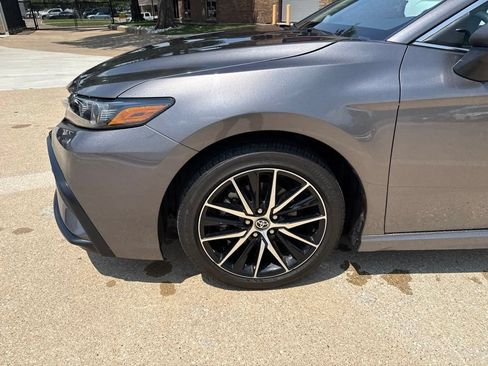 Used 2024 Toyota Camry SE FWD image 2