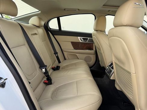 Used 2015 Jaguar XF Premium RWD image 14