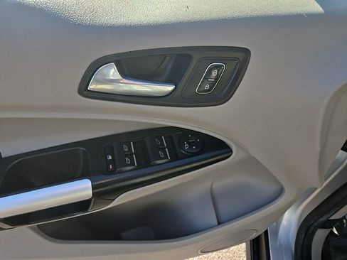 Used 2022 Ford Transit Connect XLT image 9