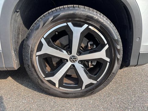 Used 2026 Volkswagen Tiguan SE AWD/4WD image 32