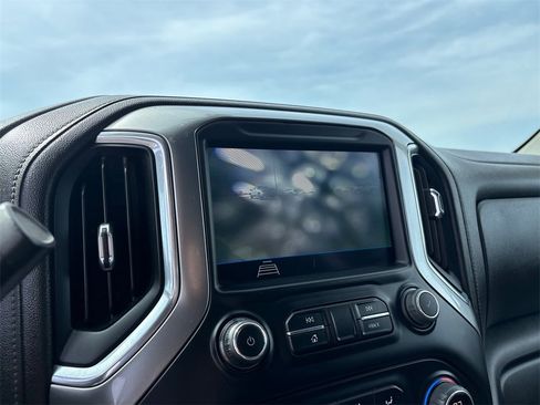 Used 2022 Chevrolet Silverado 2500 LT w/ Convenience Package image 19