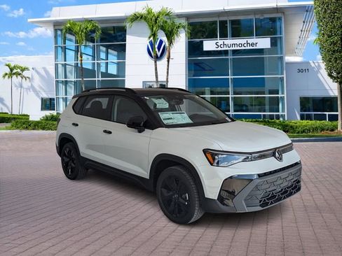 New 2026 Volkswagen Taos SE FWD image 2