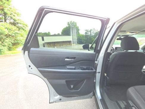 Used 2022 Nissan Pathfinder S FWD image 30