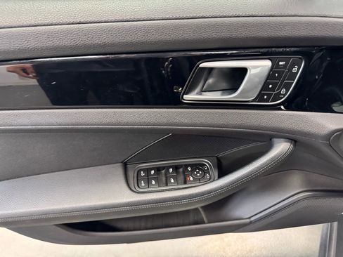 Used 2022 Porsche Panamera 4 image 25