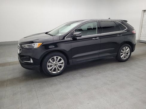 Used 2024 Ford Edge Titanium image 2