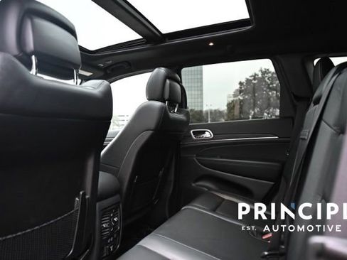 Used 2022 Jeep Grand Cherokee Limited w/ Trailer Tow Group IV image 27