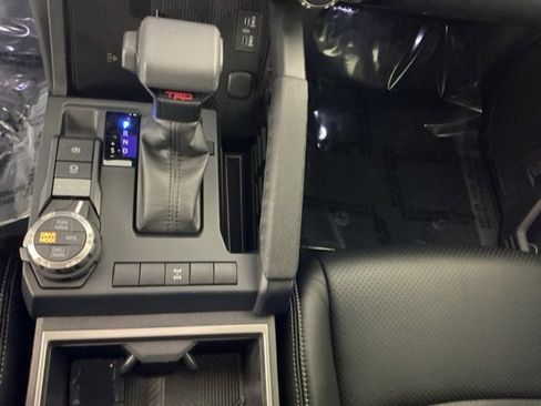 Used 2024 Toyota Tacoma TRD Off-Road image 19