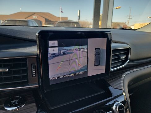 Used 2023 Ford Explorer Limited image 16