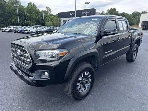 Used 2017 Toyota Tacoma TRD Off-Road w/ Tow Package (A/T) AWD/4WD image 3