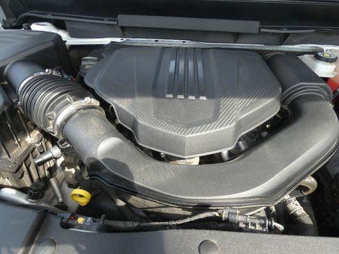 Certified 2025 GMC Acadia AT4 w/ Luxury Package AWD/4WD image 19
