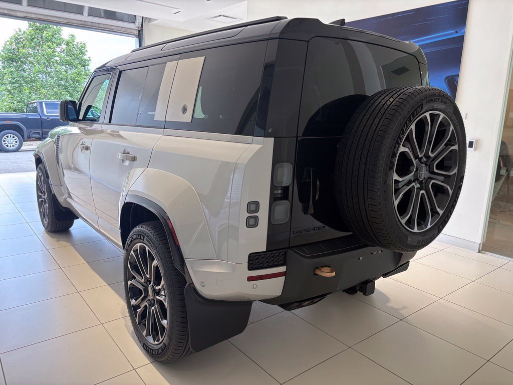 New 2026 Land Rover Defender 110 AWD/4WD image 2