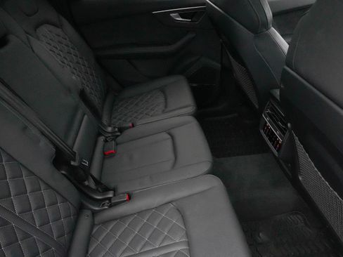 Used 2025 Audi SQ7 Premium Plus AWD/4WD image 35