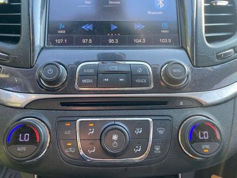 Used 2014 Chevrolet Impala LT w/ Convenience Package FWD image 20