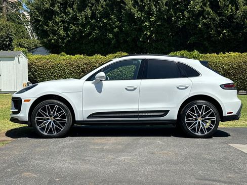 New 2026 Porsche Macan AWD/4WD image 2