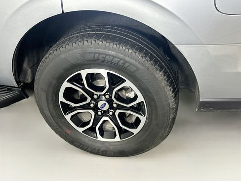 Used 2024 Ford Expedition XLT image 11