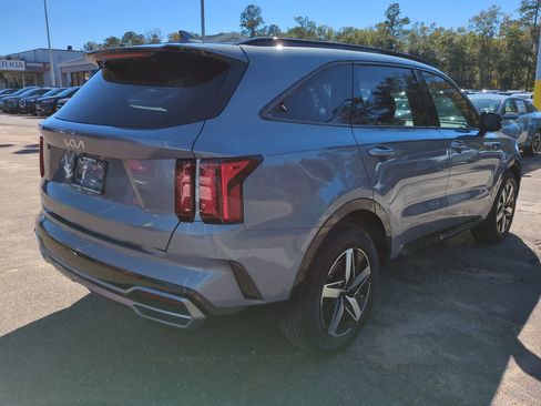 Certified 2023 Kia Sorento S w/ Panoramic Sunroof Package image 5