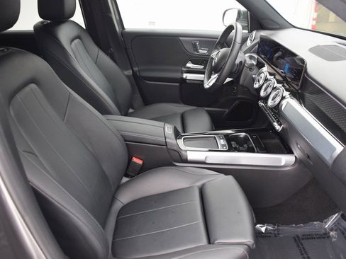 Used 2024 Mercedes-Benz EQB 300 4MATIC image 15