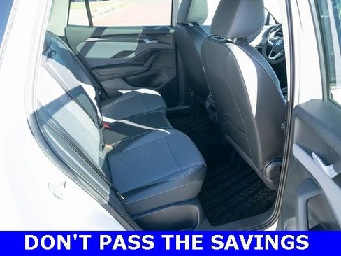 New 2025 Volkswagen Tiguan SE image 38