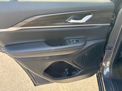 New 2026 Jeep Grand Cherokee Altitude RWD image 23