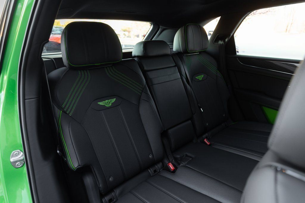 Used 2025 Bentley Bentayga AWD/4WD image 39