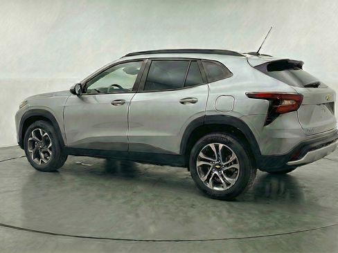 Used 2025 Chevrolet Trax LT image 6