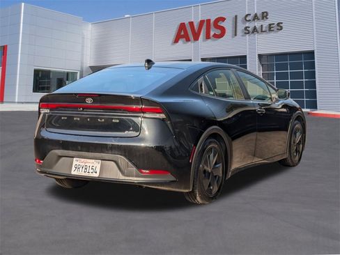 Used 2025 Toyota Prius LE image 6