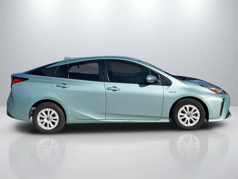 Used 2022 Toyota Prius L Eco image 4