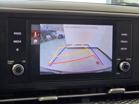Used 2024 Kia Carnival LX FWD image 26