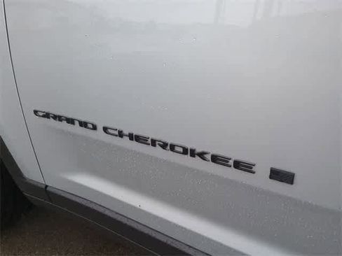 New 2025 Jeep Grand Cherokee L Limited w/ Black Appearance Package image 13