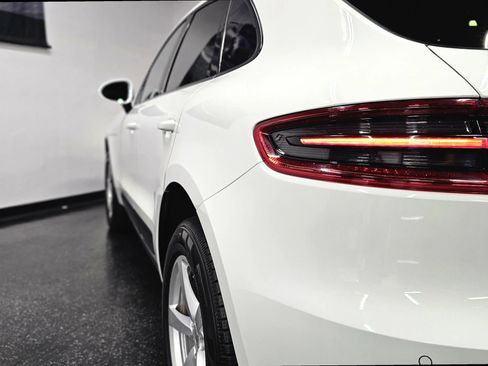 Used 2018 Porsche Macan Sport Edition AWD/4WD image 33