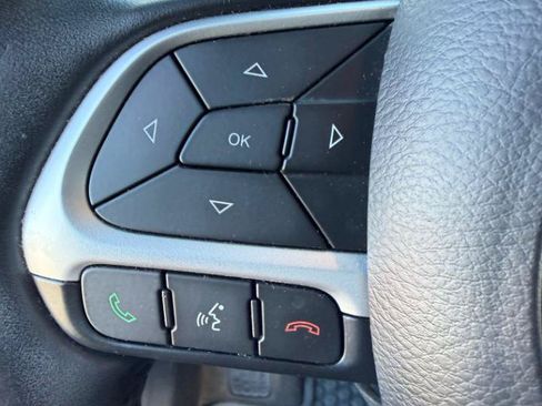 Used 2020 Jeep Compass Latitude FWD image 18