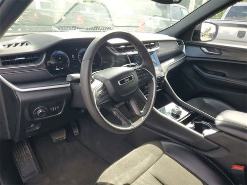 Used 2023 Jeep Grand Cherokee L Altitude image 14