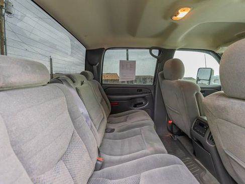 Used 2005 Chevrolet Silverado 2500 LS w/ Heavy-Duty Power Package AWD/4WD image 16