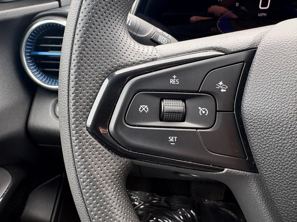 Used 2025 Chevrolet Trax LT FWD image 28
